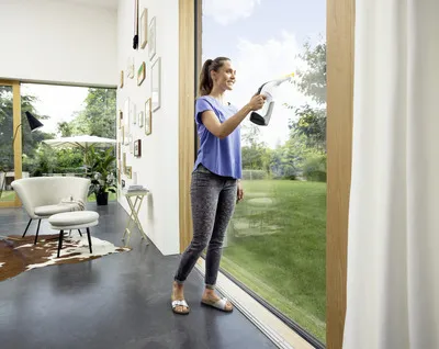 Schnell und streifenfrei mit dem Akku-Fensterreiniger